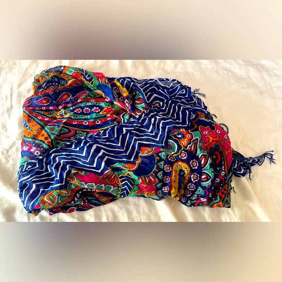 Peacock Pattern Scarf - Picture 5 of 5